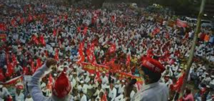 Disappointed With BJP Farmers Begin Kisan March, Farmers begin Nashik to Mumbai march, Farmers defy police whip, Maharashtra govt fails to pacify farmers, Farmers march to Mumbai, Mango News, Maharashtra long march,