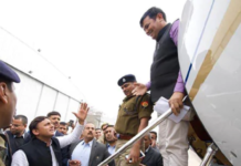 Lucknow – SP Chief Akhilesh Yadav Detained At Airport SP Chief Akhilesh Yadav Detained At Lucknow Airport,Mango News,Breaking News Today,Akhilesh Yadav Stopped At Lucknow Airport,Protests in Lucknow Airport,Akhilesh Yadav Plane Stopped at Lucknow,Lucknow Airport Latest News,Samajwadi Party Chatra Sabha