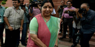 Pakistan – Sushma Swaraj Pressures Pakistan Government,Mango News,Sushma Swaraj Demands Justice For 2 Hindu Girls In Pakistan,Congress govt failed to put pressure on Pakistan,Cong govt failed to put pressure on Pak after 26/11 terror attack