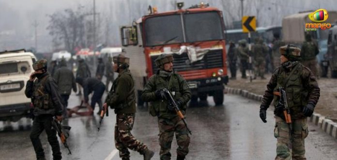 Pulwama Terror Attack - 2 JeM Members Arrested, 2 JeM suspects in terror cases, Pulwama Attack Latest News, Jaish e Mohammad members Arrested, Mango News, National Investigation Agency latest news, CRPF convoy in Kashmir, Latest India News Today