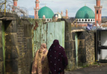 Pune Couple Moves SC To Open All Mosques For Women Pune Couple Moves SC To Open All Mosques For Women, Muslim women's entry into mosques, Muslim women in mosques, entry of Muslim women into mosques, SC Admits Muslim Couple's Plea, Mango News, plea on allowing women inside mosques,