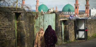 Pune Couple Moves SC To Open All Mosques For Women, Muslim women's entry into mosques, Muslim women in mosques, entry of Muslim women into mosques, SC Admits Muslim Couple's Plea, Mango News, plea on allowing women inside mosques,