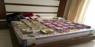 Lok Sabha Elections – IT Officials Seize Cash Worth Crores In Theni, Income Tax department officials seized Rs 1.48 crore, TTV Dhinakaran party Cash seized, IT seizes Rs 1.48 cr cash suspected to bribe voters in Theni, income tax raids in Theni, India elections 2019 , General Elections 2019, Lok Sabha elections 2019, Lok sabha polls 2019, #Elections2019, Mango News,