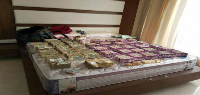Lok Sabha Elections – IT Officials Seize Cash Worth Crores In Theni, Income Tax department officials seized Rs 1.48 crore, TTV Dhinakaran party Cash seized, IT seizes Rs 1.48 cr cash suspected to bribe voters in Theni, income tax raids in Theni, India elections 2019 , General Elections 2019, Lok Sabha elections 2019, Lok sabha polls 2019, #Elections2019, Mango News,