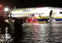 Boeing 737 Flight Crashes Into River Boeing 737 Flight Crashes Into River, Boeing 737 skids, Boeing 737 Slides off Runway, Boeing 737 from Gitmo goes off, Jacksonville air crash, Florida plane crash, Mango News, Boeing 737 flight crash