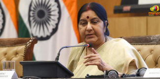 Lok Sabha Elections – Sushma Swaraj Reacts to WB CM’s Tight Slap Comment, Tejashwi Defends Mamata, West Bengal CM VS Sushma Swaraj, Sushma Swaraj and Mamata Banerjee, Mamata tight slap democracy comment on PM Modi, #Elections2019, Mango News, Lok Sabha elections 2019 live news