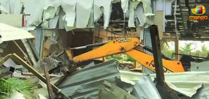 AP High Court Rejects Lunch Motion Petition, HC rejects plea to stop Praja Vedika demolition, Praja Vedika building demolition, house motion petition on demolition Praja Vedika, Mango News, AP High Court dismissed petition on Praja Vedika demolish, TDP on Praja Vedika Demolish,
