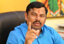 Telangana – Lathi Charge Against MLA Raja Singh Telangana – Lathi Charge Against MLA Raja Singh, MLA Raja Singh injured, Goshamahal BJP MLA Raja Singh allegedly thrashed, police lathi charge on MLA Raja Singh, Mango News, Raja Singh news, BJP MLA injured in police action in Hyderabad, BJP MLA injured in clashes with cops, Hyderabad police allegedly beat MLA Raja Singh
