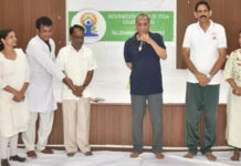 Telangana – ESL Narasimhan Says Yoga To Be Part Of Extracurricular Activities Telangana – ESL Narasimhan Says Yoga To Be Part Of Extracurricular Activities, TL YOGA DAY, ESL Narasimhan news, Mango News, Telangana Governorcelebrate International Yoga Day, Narasimhan Yoga Day Celebrations, Telangana Yoga Day Celebrations