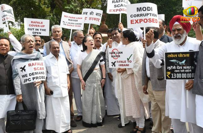 INC Leaders State Protest Against GoI, Rahul Gandhi protest against the Government of India, Karnataka and Goa Government crisis, Karnataka MLAs defection, Goa MLAs defection, Congress Leaders protest in GOa, Sonia Rahul protest in Parliament on Goa Karnataka, Goa Crisis latest news, Mango News