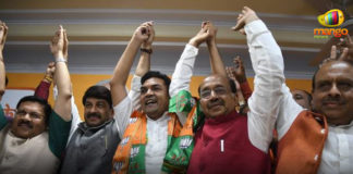 AAP MLA Kapil Mishra Joins BJP, Disqualified AAP, Disqualified AAP MLA Kapil Mishra, Disqualified AAP MLA Kapil Mishra Joins BJP, disqualified Kapil Mishra, Kapil Mishra joined the BJP in the presence of Manoj Tiwari, Mango News, MLA Kapil Mishra Joins BJP, President of the BJP in Delhi, Ram Niwas Goel, the Assembly Speaker of Delhi, Vijay Goel member of the BJP