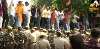 BJP Protest Outside Kejriwal Residence Over NRC Comment Against Tiwari, BJP Workers Protest Outside Kejriwal Residence, BJP Workers Protest Outside Kejriwal Residence Over NRC Comment Against Tiwari, Latest Political Breaking News, Mango News, Manoj Tiwari, National News Headlines Today, national news updates 2019, National Political News 2019, NRC Comment Against Tiwari, President of the BJP in Delhi