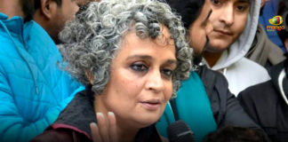 Arundhati Roy Comments Regarding NPR, Arundhati Roy Trends On Twitter, Latest Political Breaking News, Mango News, National News Headlines Today, national news updates 2019, National Political News 2019, National Population Register, National Register of Citizens