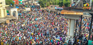 Bandra station news, Corona Lockdown, Coronavirus In India, COVID-19, India Lockdown, india lockdown updates, Lockdown Impact, Migrant Labourers Gather at Bandra, Migrant Workers Protest at Mumbai Bus Stand, Mumbai Bandra station, Protest At Mumbai Bandra station