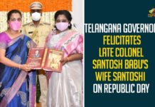 2021 Republic Day Celebrations, 72nd Republic Day, Colonel Santosh Babu, Colonel Santosh Babu Wife Santoshi, Colonel Santosh Babu Wife Santoshi On Republic Day, Mango News, republic day, Republic Day 2021, Republic Day Celebrations, Santosh Babu Wife Santoshi, Tamilisai Soundararajan, Telangana Governor, Telangana Governor Felicitates Late Colonel Santosh Babu, Telangana Governor Tamilisai Soundararajan