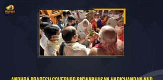 Andhra Pradesh Governor Biswabhusan Harichandan, AP Governor, ap governor biswabhusan harichandan, AP Governor Biswabhusan Harichandan Visits Vijayawada Kanaka Durga Temple, AP Governor Biswabhusan Harichandan Visits Vijayawada Kanaka Durga Temple Today, biswabhusan harichandan, dussehra celebrations, dussehra celebrations vijayawada durga temple, Mango News, Governor Biswabhusan Harichandan Visits Kanaka Durga Temple, Vijayawada Indrakeeladri