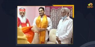 Andhra Pradesh Chief Minister, Chief Minister of Andhra Pradesh, Datta Peetham branches, Ganapathi Sachidananda Swamy Ashram, Mango News, Marakatha Rajarajeshwari temple, Sachchidananda Swamy, Sachidanand Swamy Ashram, Sachidanand Swamy Ashram In Vijayawada, Sri Ganapathi Sachidananda Swamy Ashram, Vijayawada, YS Jagan Mohan Reddy Visits Sachidanand Swamy Ashram, YS Jagan Mohan Reddy Visits Sachidanand Swamy Ashram In Vijayawada