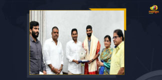 Andhra CM felicitates Kidambi Srikanth, Andhra Pradesh CM felicitates Kidambi Srikanth, Andhra Pradesh CM gifts cash land to shuttler Kidambi Srikanth, BWF World Championships, CM YS Jagan Mohan Reddy Felicitates Indian Shuttler Kidambi Srikanth, CM YS Jagan Mohan Reddy Felicitates Indian Shuttler Kidambi Srikanth Allotts 5 Acre Land, Indian Shuttler Kidambi Srikanth, Indian Shuttler Kidambi Srikanth Allotts 5 Acre Land, Kidambi Srikanth, Mango News, Srikanth gets 5 acres to set up academy