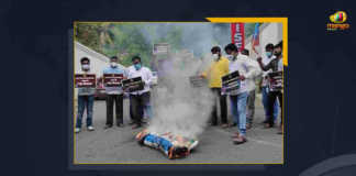 Andhra Pradesh Students Association Stages Protest Against Government Demands Job Notification, Students Association Stages Protest Against Government For Demands Job Notification, Job Notification, Students Association Stages Protest, Andhra Pradesh Government, Andhra Pradesh, Students Association Stages Protest, Stage Protest, AP, Students Association, Students, Students Association Stages Protest Against AP Government, Andhra Pradesh Students Association, Mango News,