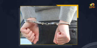 Hyderabad 5 Detained For Misbehaving With Traffic Police, 5 Detained For Misbehaving With Traffic Police, five youth were detained for misbehaving with a traffic police official, five youth were detained for creating a nuisance on the road, Misbehaving With Traffic Police, 5 Detained, five young men, traffic police official, Traffic Police, Hyderabad, Telangana, Police, Telangana Traffic Police, Mango News,