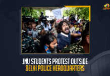 JNU Students Protest Outside Delhi Police Headquarters JNU Students Protest Outside Delhi Police Headquarters, JNU Students Protest, Delhi Police Headquarters, Jawaharlal Nehru University students, Jawaharlal Nehru University students Protest Outside Delhi Police Headquarters, JNU Students, JNU violence, Students Stage Protest Near Delhi Police Headquarters, Students Protest, JNU violence News, JNU violence Latest News, JNU violence Latest Updates, JNU violence Live Updates, Left-wing student organisations called a protest at the Delhi Police headquarters, Tughlaq Road Police Station, Mango News,