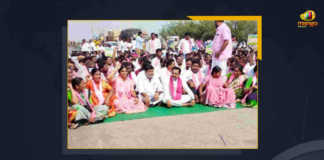 TRS Govt Holds Rasta Roko Protest On National Highways Over Paddy Procurement Issue, TRS Leaders Conducting Rasta Roko at National Highways Over Paddy Procurement Issue, Paddy Procurement Issue, TRS Leaders Conducting Rasta Roko at National Highways, Rasta Roko at National Highways, Rasta Roko, National Highways, TRS Party Protest, TRS Party Protest Against Paddy Procurement Issue, TRS Party Protest Latest News, TRS Party Protest Latest Updates, TRS Party Protest Live Updates, Telangana Paddy Procurement Issue, Paddy Procurement in Telangana, Telangana Paddy Procurement, Paddy Procurement, Paddy Procurement Latest News, Paddy Procurement Latest Updates, Paddy Procurement Live Updates, Telangana CM KCR, CM KCR, K Chandrashekar Rao, Chief minister of Telangana, K Chandrashekar Rao Chief minister of Telangana, Telangana Chief minister, Telangana Chief minister K Chandrashekar Rao, Telangana, Mango News,