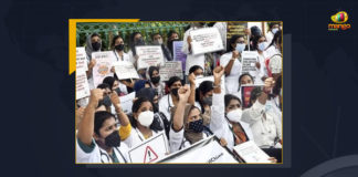 Ukraine Returnees Demands Admission In Indian Medical Colleges Without Entrance Tests Stage Protest, Ukraine Returnees Stage Protest, Ukraine Returnees Demands Admission In Indian Medical Colleges Without Entrance Tests, Admission In Indian Medical Colleges Without Entrance Tests, Without Entrance Tests, Admission In Indian Medical Colleges, Ukraine returnees staged protests in Chennai, Ukraine-Russia Conflict, Ukraine-Russia Crisis, Russia Ukraine Conflict, Russia Ukraine, Russian Ukraine crisis Live, Russian Ukraine crisis, Russia-Ukraine War Updates, Russia-Ukraine War Live Updates, Russia Ukraine War, Ukraine conflict, Conflict in Ukraine, Russia Ukraine conflict LIVE updates, Russia Ukraine conflict News, Russia Ukraine conflicts, Russo Ukrainian War, Ukraine Russia Conflict, Ukraine Russia War, Mango News,