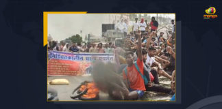 Army Aspirants Protest Against Agnipath Recruitment Scheme And Demands Withdrawal, Army Aspirants Protest Against Agnipath Recruitment Scheme, Agnipath Recruitment Scheme, Army Aspirants Demands Withdrawal, Disappointed with the new Agnipath Recruitment Scheme in Army, Army Aspirants staged a violent protest erupted in Bihar and Uttarakhand, Army Aspirants staged a violent protest erupted in Uttarakhand, Army Aspirants staged a violent protest erupted in Bihar, Army Aspirants staged a violent protest, Army Aspirants violent protest, stone-pelting at Ara railway station, Army Aspirants violent protest News, Army Aspirants violent protest Latest News, Army Aspirants violent protest Latest Updates, Army Aspirants violent protest Live Updates, Mango News,