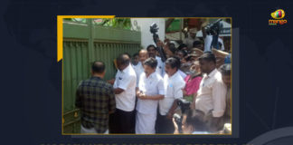 AIADMK Headquarters Reopens In Chennai After Sealed For 10 Days, AIADMK Headquarters Sealed For 10 Days, AIADMK Headquarters Reopens In Chennai, AIADMK Headquarters Reopens, headquarters of the AIADMK at the MGR Maaligai Chennai, All India Anna Dravida Munnetra Kazhagam, AIADMK headquarters at the MGR Maaligai Chennai, AIADMK office was sealed on the 11th of July, clashes between the two leaders broke out amid the single leadership of the AIADMK party, Revenue Authorities of Chennai announced to seal the AIADMK office, AIADMK office, AIADMK Headquarters Reopens News, AIADMK Headquarters Reopens Latest News, AIADMK Headquarters Reopens Latest Updates, AIADMK Headquarters Reopens Live Updates, Mango News,
