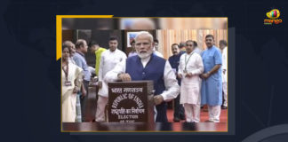 PM Modi And Other MLAs MPs Cast Vote For Presidential Elections On July 18, MPs Cast Vote For Presidential Elections On July 18, MLAs Cast Vote For Presidential Elections On July 18, PM Modi Cast Vote For Presidential Elections On July 18, Presidential Elections On July 18, MLAs And MPs Cast Vote For Presidential Elections On July 18, Presidential Elections Voting, Draupadi Murmu And Yashwant Sinha In Fray, India To Elect 15th President Of India On July 18, 15th President Of India, India To Elect 15th President Of India, elections for the 15th President of India are scheduled on the 18th of July, NDA candidate Draupadi Murmu, UPA candidate Yashwant Sinha, United Progressive Alliance, National Democratic Alliance, next President of India post, Presidential elections 2022, 2022 Presidential elections, Presidential elections, Presidential elections News, Presidential elections Latest News, Presidential elections Latest Updates, Presidential elections Live Updates, Mango News,