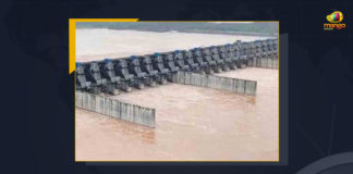 Polavaram Gates Operated For First Time Amid Flood Situation In Andhra Pradesh, Flood Situation In Andhra Pradesh, Polavaram Gates Operated For First Time, Polavaram Gates Operated, Polavaram flood water release spillway system, hydraulic gates were lifted to control the flash flood lifted and simultaneously released 15 lakh cusecs of water, 15 lakh cusecs of water, Polavaram project is still under construction, lifting of all 48 gates proved their efficiency and the role of gates became crucial in releasing flood water, Polavaram project will have radial gates along with river sluice gates at the dead storage level, Polavaram Gates Opened, Polavaram Gates Operated News, Polavaram Gates Operated Latest News, Polavaram Gates Operated Latest Updates, Polavaram Gates Operated Live Updates, Mango News,
