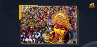 Telangana Celebrates Traditional Bonalu Festival On Grand Note Offers Prayer To Goddess Mahakali, Offers Prayer To Goddess Mahakali, Telangana Celebrates Traditional Bonalu Festival On Grand Note, Traditional Bonalu Festival, Telangana Bonalu Festival, Bonalu Festival, Goddess Mahakali, Bonalu festival is a traditional Hindu festival to celebrate the Goddess Mahakali, Telangana Bonalu Festival 2022, 2022 Telangana Bonalu Festival, Telangana Bonalu Festival, Bonalu festival Is To celebrates Goddess Mahakali, Bonalu festival Is an annual festival celebrated in the twin Cities Hyderabad and Secunderabad, Telangana, Telangana Bonalu Celebrations News, Telangana Bonalu Celebrations Latest News, Telangana Bonalu Celebrations Latest Updates, Telangana Bonalu Celebrations Live Updates, Mango News,