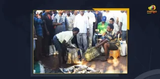 Pulasa Fish Auction In Andhra Pradesh’s Yanam Market Wins Rs 19000 Bid, Pulasa fish has been dwindling in the state, Pulasa Fish Auction In Andhra Pradesh’s Yanam Market, Andhra Pradesh’s Yanam Market, Pulasa Fish Auction In Yanam Market, Yanam Market, Pulasa Fish Auction, Pulasa Fish Auction Wins Rs 19000 Bid, a fresh 2 kg Pulasa fish, Yanam Pulasa Fish Auction, Pulasa Fish Auction News, Pulasa Fish Auction Latest News And Updates, Pulasa Fish Auction Live Updates, Mango News,