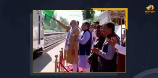 PM Modi Flags Off 4th Vande Bharat Express In Himachal Pradesh, PM Modi Flagged off Inaugural Run, New Vande Bharat Express from Amb Andaura Una to New Delhi, New Vande Bharat Express, Vande Bharat Express from Amb Andaura Una to New Delhi, Mango News, Mango News Telugu, Mumbai-Gandhinagar, PM Modi To Launch Vande Bharat Express, PM Modi To Launch Vande Bharat Express Soon, IRCTC, Indian Railway Catering and Tourism Corporation, Indian Railway, Indian Railway Latest News And Updates, PM Narendra Modi