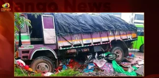 Telangana Lorry Runs Over Husband And Wife In Rajendranagar 1 Killed,Telangana Lorry Runs Over,Husband And Wife,Rajendranagar 1 Killed,Mango News,Hyderabad,Hyderabad Crime News,Telangana Crime News,Hyderabad Crime News Yesterday,Telangana Crime News Today,Hyderabad Crime Branch,Hyderabad Crime,Hyderabad Crime News And Latest Updates,Hyderabad Crime News Telugu,Hyderabad Police News