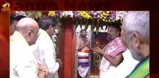 KCR Reaches Kondagattu Temple BRS Leader Welcomes Telangana CM,KCR Reaches Kondagattu Temple, BRS Leader Welcomes Telangana CM,CM KCR Visits Kondagattu Today, Held Review with Officials,Announced Another Rs 500 Cr,Development of Temple,Mango News,CM KCR News And Live Updates, Telangna Congress Party, Telangna BJP Party, YSRTP,TRS Party, BRS Party, Telangana Latest News And Updates,Telangana Politics, Telangana Political News And Updates