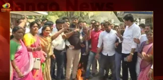 BRS Cadres Burn Effigies Of Bandi Sanjay Kumar In Hyderabad,BRS Burn Bandi Sanjay Effigies,BRS Cadres Burn Effigies,Effigies Of Bandi Sanjay Kumar,Bandi Sanjay Effigies In Hyderabad,Mango News,BRS Calls Protest,BRS Workers Burn Bandi Sanjay Effigy,BRS protests against Bandi's comments,BRS Activists Protest,BRS Leaders Fires On Bandi Sanjay,Derogatory Comments against MLC Kavitha,Bandi Sanjay Faces Backlash,Delhi Liquor Policy Case,BRS Latest News and Updates,Burn Effigy of Telangana BJP Chief,Telangana Political News And Updates
