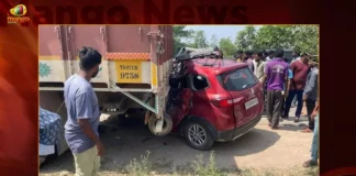 Telangana 3 Died 2 Injured In Tragic Road Accident In Hyderabad Outskirts,Telangana 3 passed away 2 Injured,Tragic Road Accident In Hyderabad,Road Accident In Hyderabad Outskirts,Mango News,Three students passed away on spot,Telangana Road Accident,2 Injured In Telangana Road Accident,3 passed away In Tragic Road Accident,CM KCR News And Live Updates,Telangana Latest News And Updates