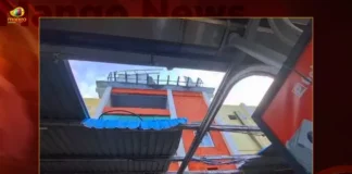 Telangana Warangal Railway Water Tank Collapse Leaves 4 Injured,Warangal Railway Water Tank Collapse,Telangana Leaves 4 Injured,Water Tank Collapse Leaves 4 Injured,Telangana Warangal Railway Water Tank,Mango News,Four injured in water tank collapse,Tank crashes at Warangal stn,4 Passengers injured in water tank collapse,Warangal Water Tank Collapses,Warangal Water Tank Collapse Latest News,Warangal Water Tank Collapse Latest Updates,Warangal Water Tank Collapse Live News,Telangana Latest News And Updates