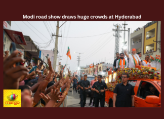 Modi Road Show Draws Huge Crowds At Hyderabad, Modi Road Show, Modi Road Show Huge Crowd, Huge Crowd At Hyderabad, BJP, Etela Rajendar, Malkajgiri, Modi, Namo, Phir Ek Baar Modi Sarkar, Road Show, CM Jagan, AP Live Updates, Andhra Pradesh, Political News, Mango News
